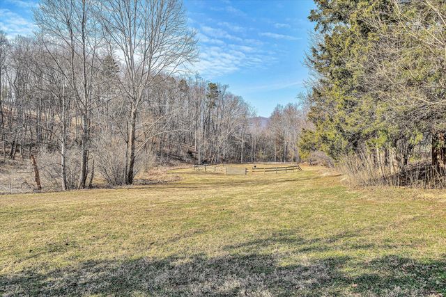 323 DEERBERRY LN, Boones Mill, VA 24065