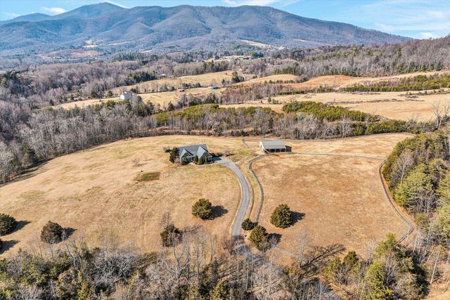 323 DEERBERRY LN, Boones Mill, VA 24065