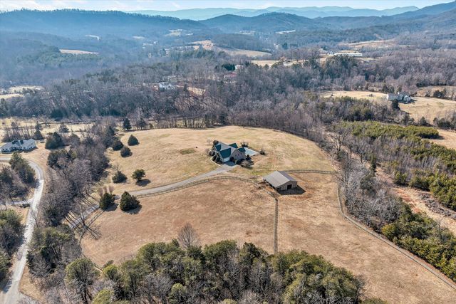 323 DEERBERRY LN, Boones Mill, VA 24065