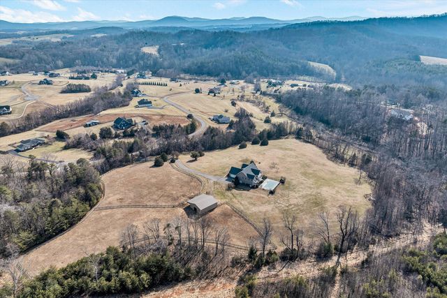 323 DEERBERRY LN, Boones Mill, VA 24065