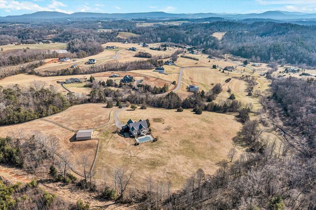 323 DEERBERRY LN, Boones Mill, VA 24065