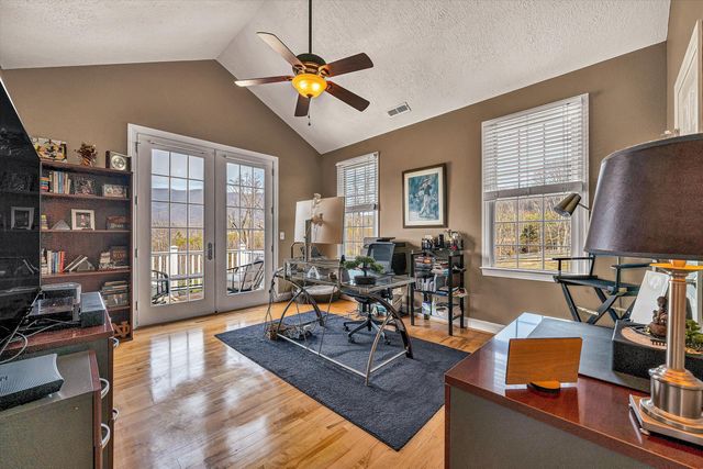 323 DEERBERRY LN, Boones Mill, VA 24065