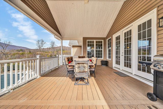 323 DEERBERRY LN, Boones Mill, VA 24065