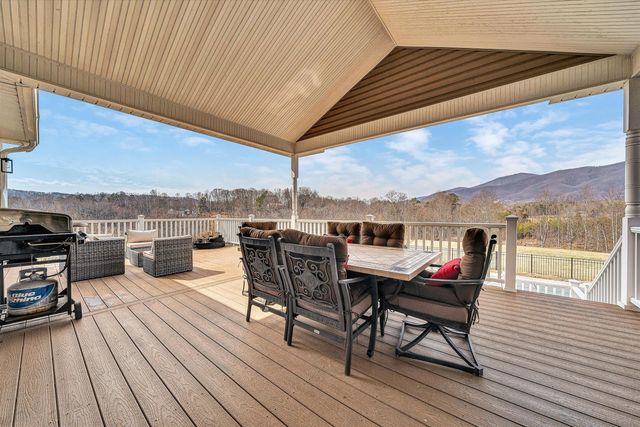 323 DEERBERRY LN, Boones Mill, VA 24065