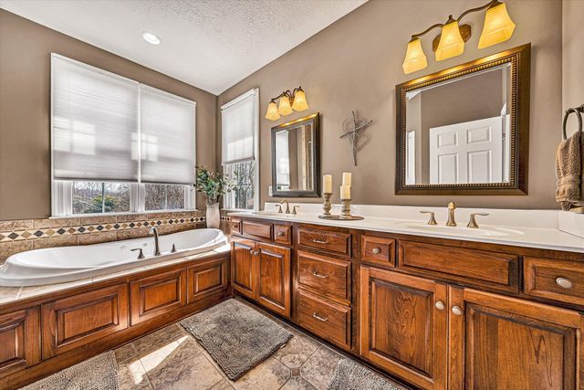 323 DEERBERRY LN, Boones Mill, VA 24065