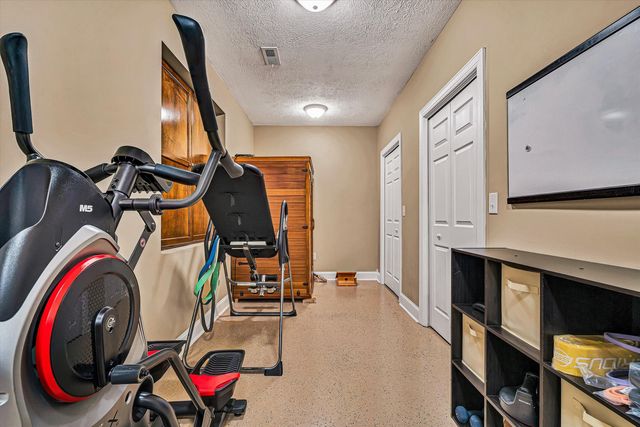 323 DEERBERRY LN, Boones Mill, VA 24065