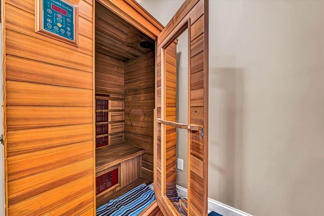 323 DEERBERRY LN, Boones Mill, VA 24065