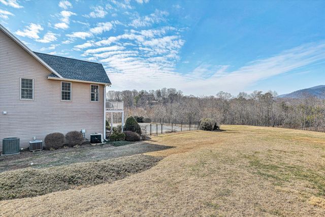 323 DEERBERRY LN, Boones Mill, VA 24065