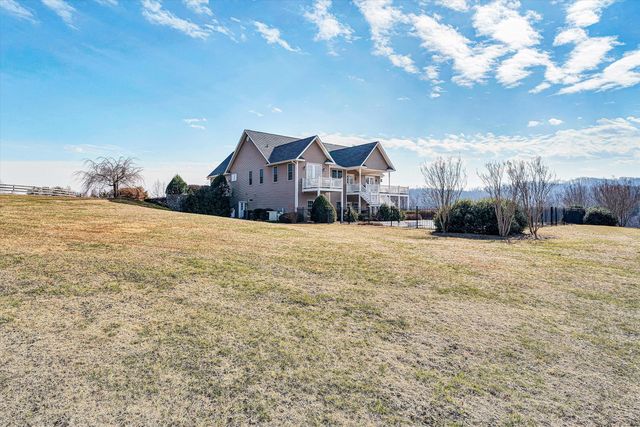 323 DEERBERRY LN, Boones Mill, VA 24065
