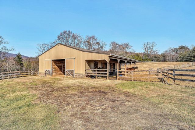 323 DEERBERRY LN, Boones Mill, VA 24065