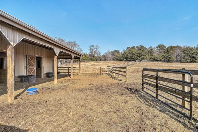 323 DEERBERRY LN, Boones Mill, VA 24065