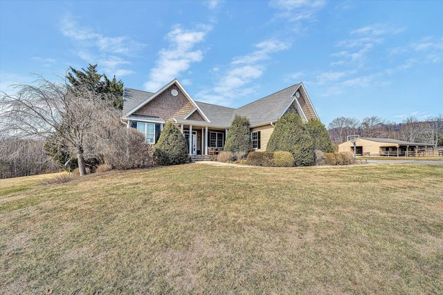 323 DEERBERRY LN, Boones Mill, VA 24065