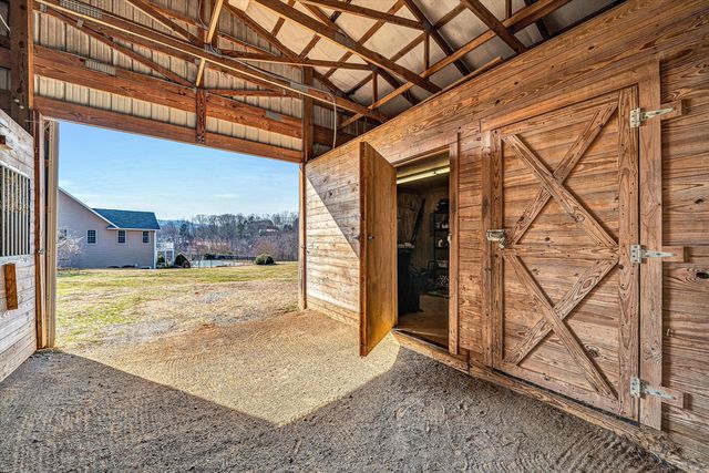 323 DEERBERRY LN, Boones Mill, VA 24065