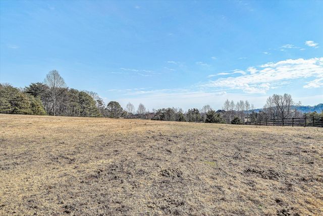 323 DEERBERRY LN, Boones Mill, VA 24065