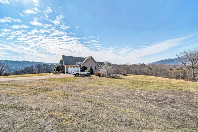 323 DEERBERRY LN, Boones Mill, VA 24065