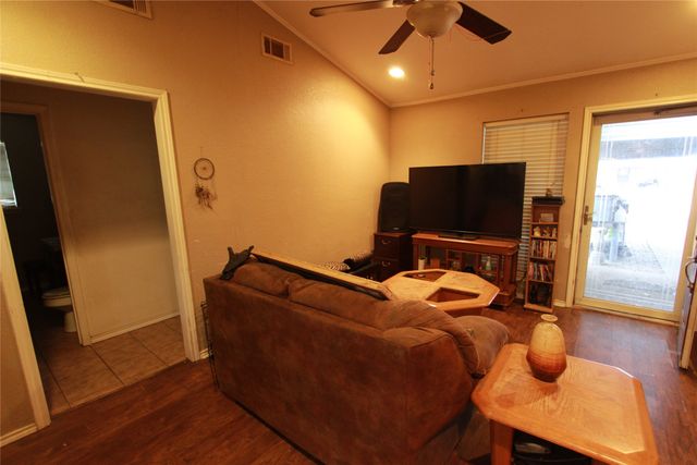 102 Remington Circle, Gun Barrel City, TX 75156