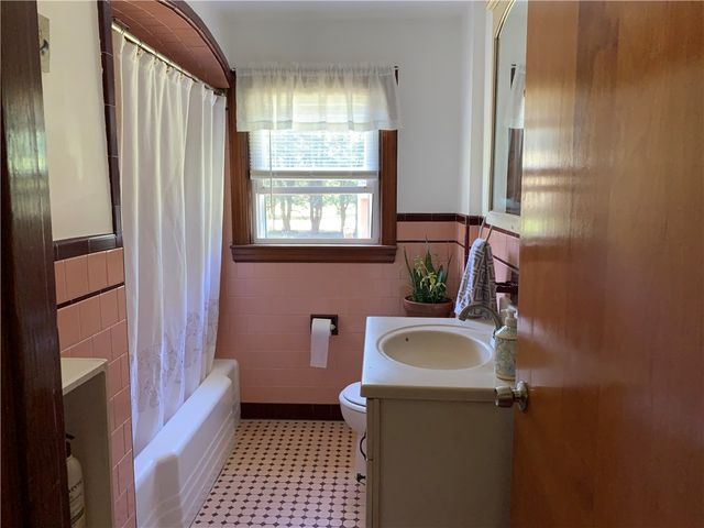28 Old Reservoir Road, Cumberland, RI 02884