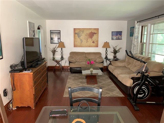 28 Old Reservoir Road, Cumberland, RI 02884