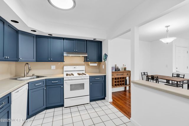 507 Harding Road 5, Freehold, NJ 07728