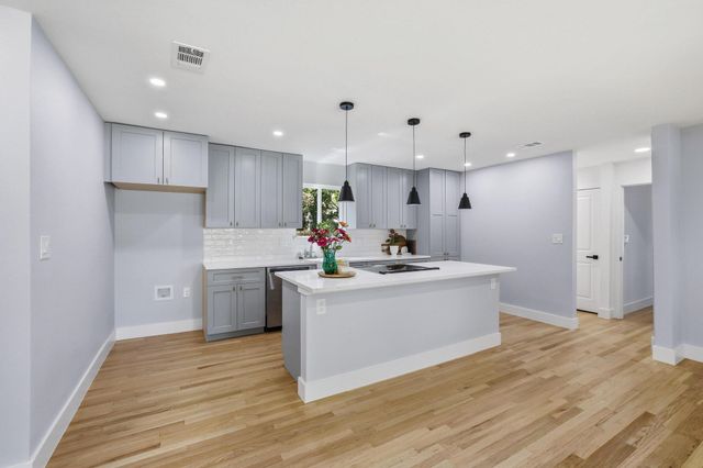 709 Lipscomb Street, Bonham, TX 75418