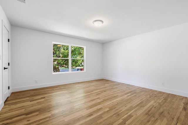 709 Lipscomb Street, Bonham, TX 75418