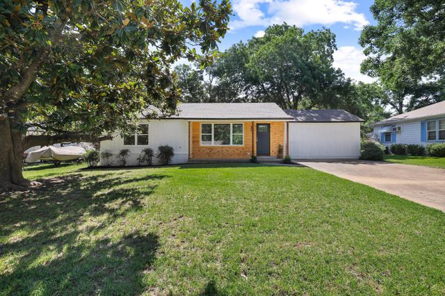 709 Lipscomb Street, Bonham, TX 75418