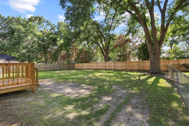 709 Lipscomb Street, Bonham, TX 75418