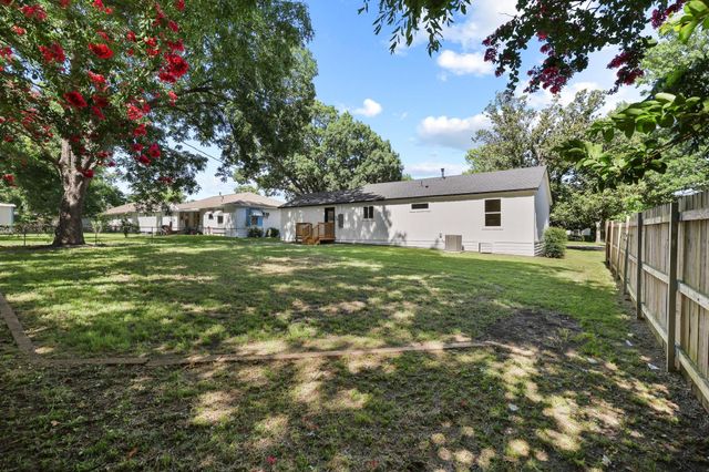 709 Lipscomb Street, Bonham, TX 75418