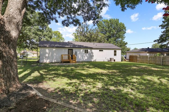 709 Lipscomb Street, Bonham, TX 75418