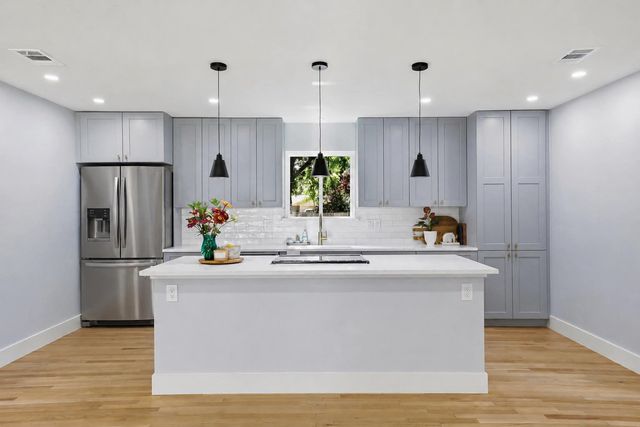 709 Lipscomb Street, Bonham, TX 75418
