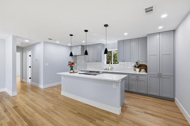 709 Lipscomb Street, Bonham, TX 75418