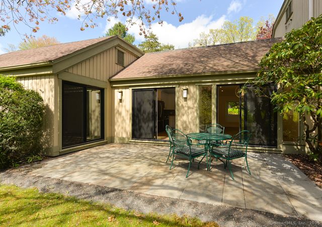 306 Heritage Village E, Southbury, CT 06488