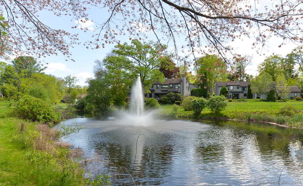 306 Heritage Village E, Southbury, CT 06488