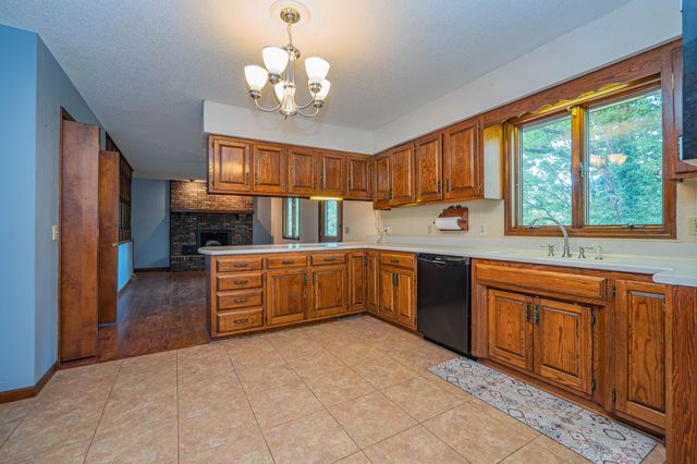 713 HOMESTEAD DR, Moberly, MO 65270