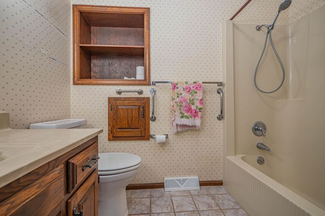 713 HOMESTEAD DR, Moberly, MO 65270