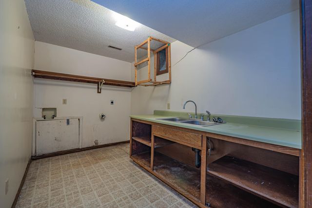 713 HOMESTEAD DR, Moberly, MO 65270