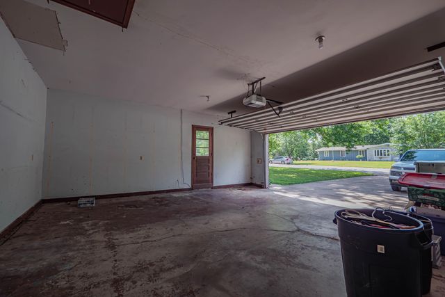 713 HOMESTEAD DR, Moberly, MO 65270