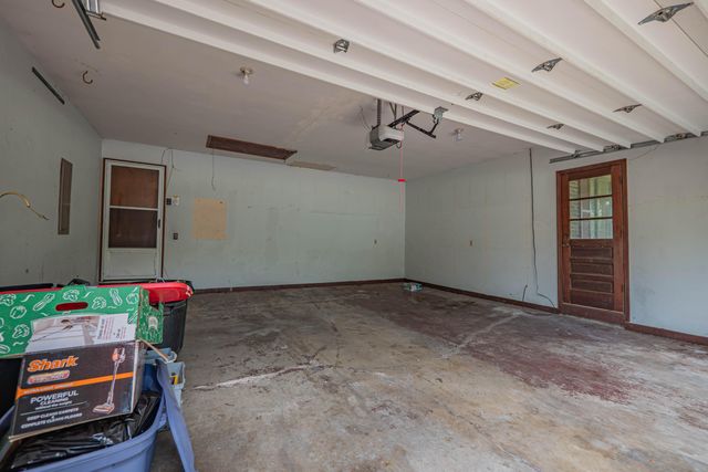 713 HOMESTEAD DR, Moberly, MO 65270