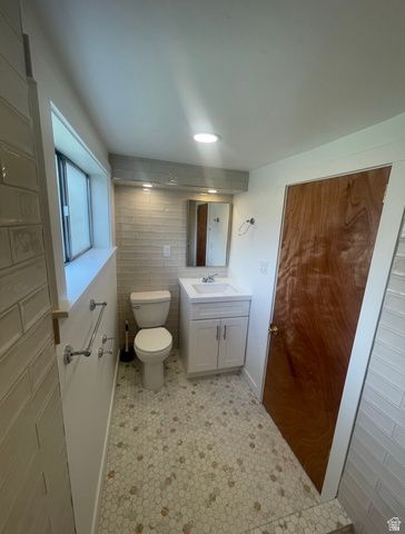 5822 S GOLDEN DR, Murray, UT 84123