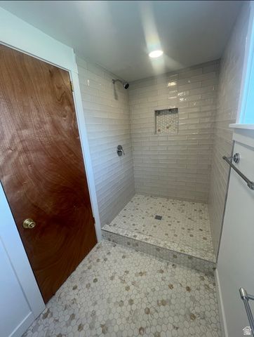 5822 S GOLDEN DR, Murray, UT 84123
