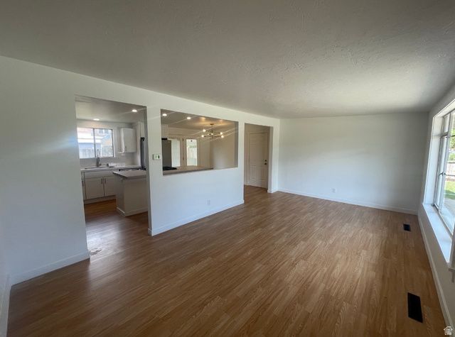 5822 S GOLDEN DR, Murray, UT 84123