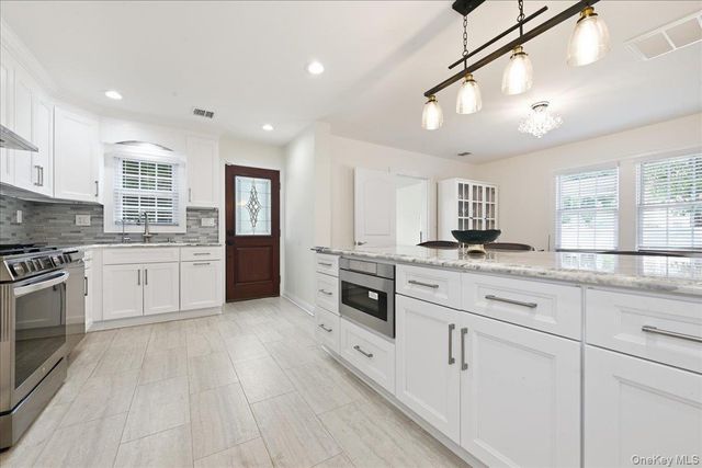 111 N 11th Street, New Hyde Park, NY 11040