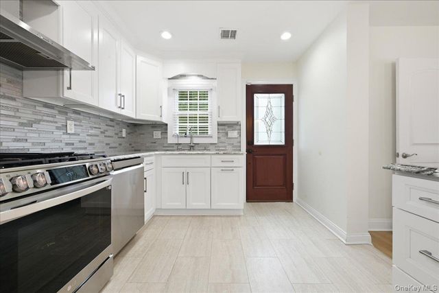 111 N 11th Street, New Hyde Park, NY 11040