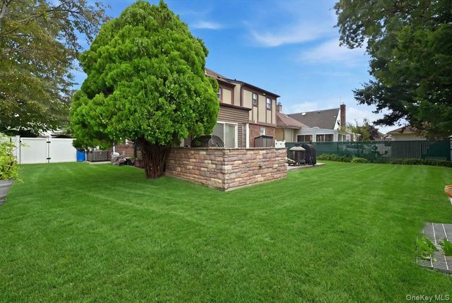 111 N 11th Street, New Hyde Park, NY 11040