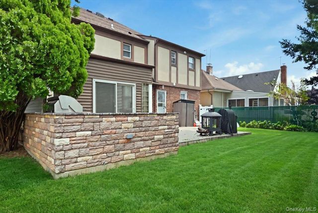 111 N 11th Street, New Hyde Park, NY 11040