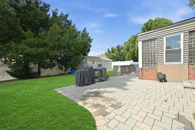 111 N 11th Street, New Hyde Park, NY 11040