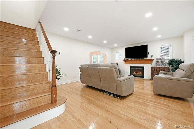 111 N 11th Street, New Hyde Park, NY 11040