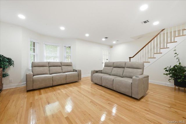 111 N 11th Street, New Hyde Park, NY 11040