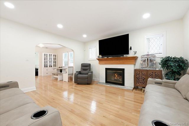 111 N 11th Street, New Hyde Park, NY 11040