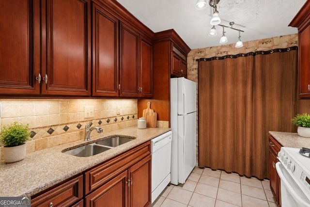 407 Natchez Trace, Sandy Springs, GA 30350